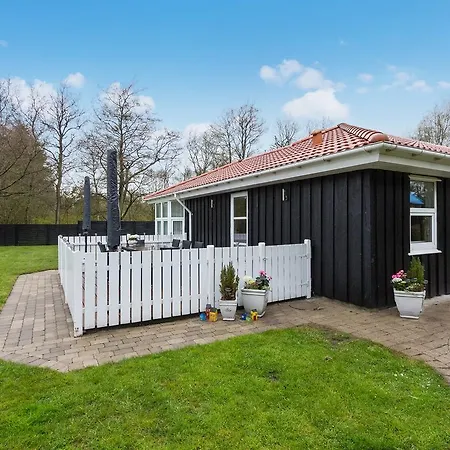 Four-bedroom Holiday In * Hals